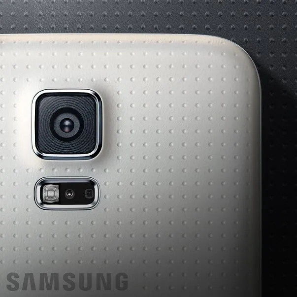 Galaxy S5 white back — camera macro